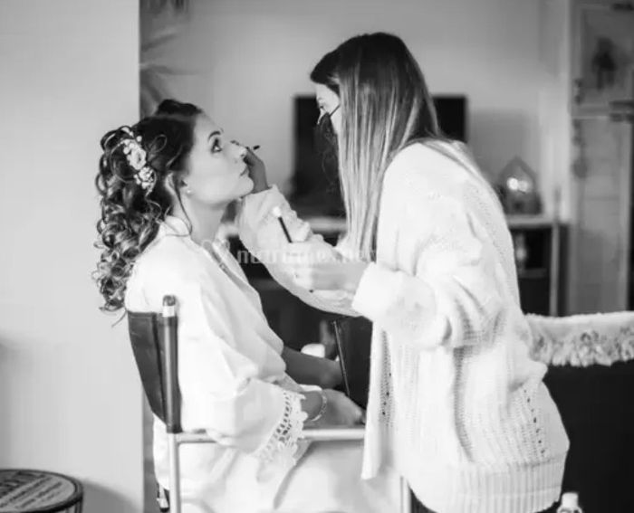 Coiffeuse maquilleuse à domicile trouvée en Loire-atlantique à prix raisonnable ! 1