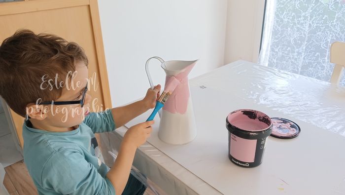 diy cruche en métal rose pour fleurs et panneau multi-directionnels 🍶🌸 3