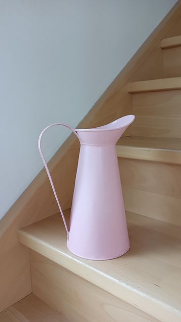 diy cruche en métal rose pour fleurs et panneau multi-directionnels 🍶🌸 4