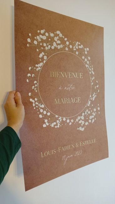 Notre panneau de bienvenue en bois et stickers écritures blanches annoncé par nos enfants 🥰🟫 6