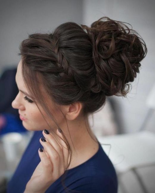 Essai coiffure mariage chignon haut bouclé avec fleurs 💆 👰🏻 6