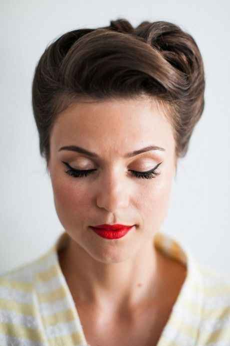 Aidez moi svp, recherche coiffeuse maquilleuse à domicile Loire-atlantique - 1