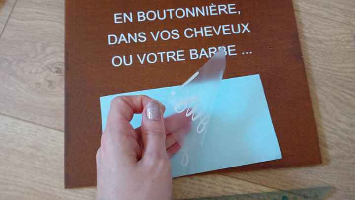 Tuto application sticker écriture blanche pour panneau en bois, cartonné ou miroir 🟫 - 2