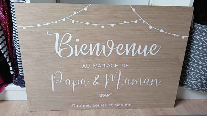 Notre panneau de bienvenue en bois et stickers écritures blanches annoncé par nos enfants 🥰🟫 - 4