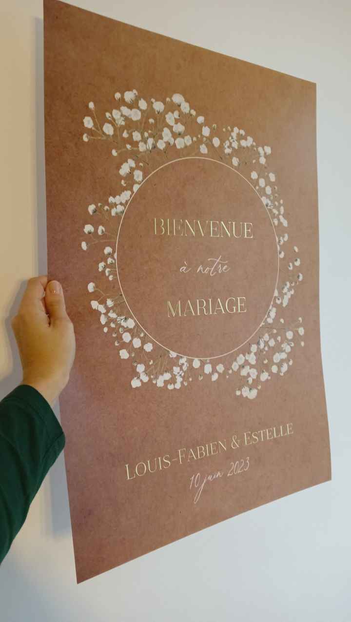 Notre panneau de bienvenue en bois et stickers écritures blanches annoncé par nos enfants 🥰🟫 - 1