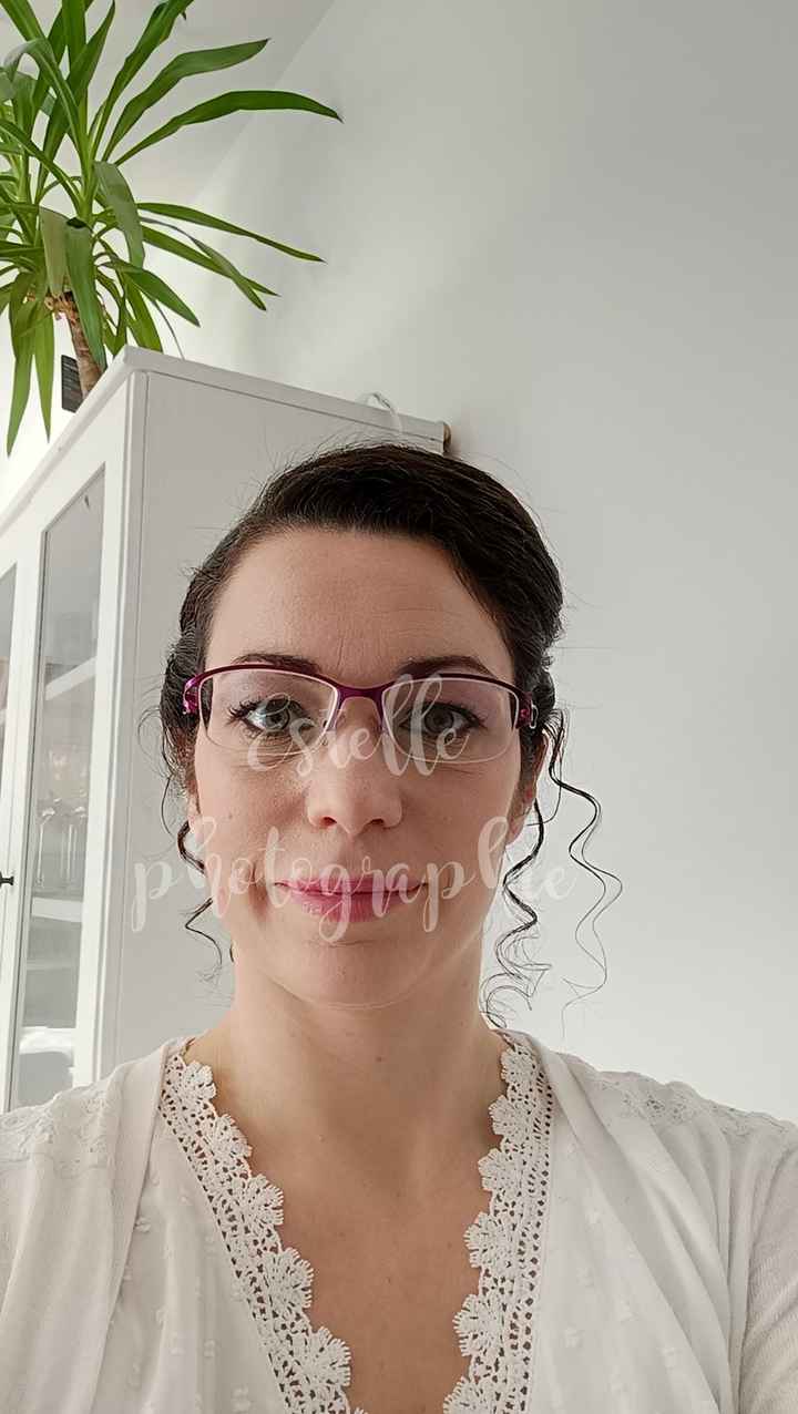 Essai coiffure mariage chignon haut bouclé avec fleurs 💆 👰🏻 - 6
