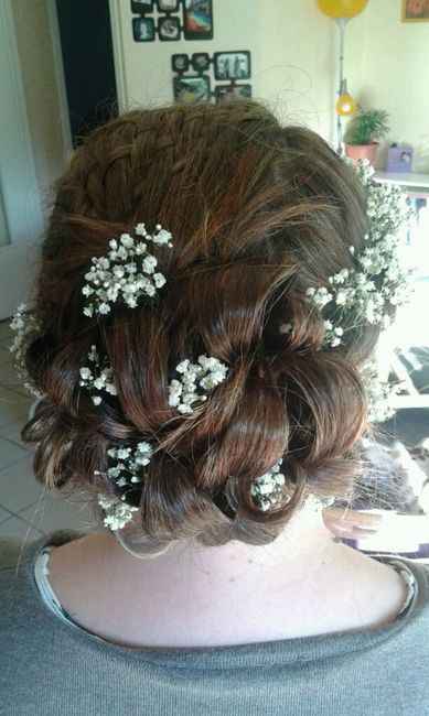 Essai coiffure mariage chignon haut bouclé avec fleurs 💆 👰🏻 - 8