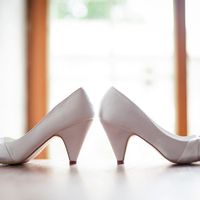 les chaussures, merci Tati !!! j'adore cette photo on dirait les pieds de Mary poppins