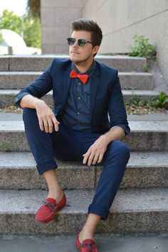 Costume de Mr ? Bleu ? Clair ? Hm..