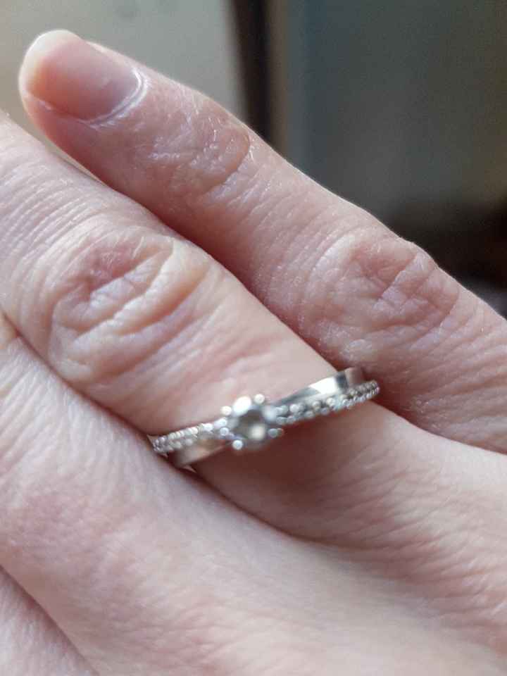 Jacques a dit : "Montre ta bague de fiançailles" ! - 1