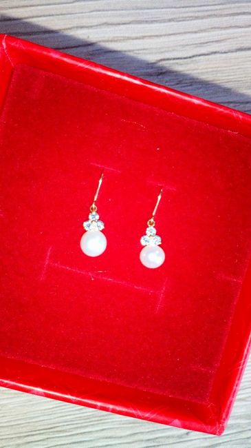 Bijoux petite aide. - 2
