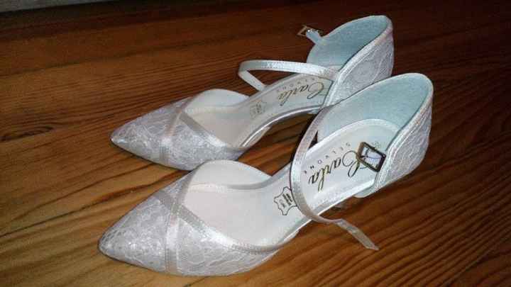Une nouvelle paire de chaussures. - 3