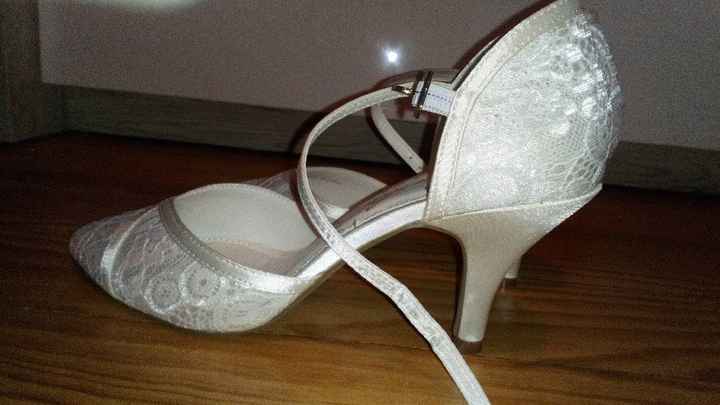 Une nouvelle paire de chaussures. - 4
