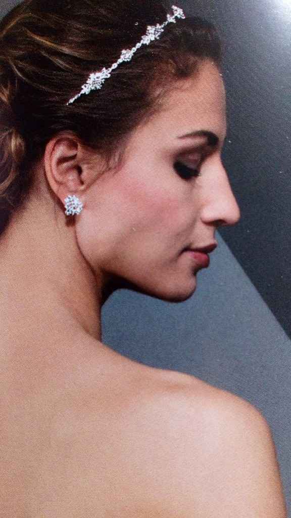 Boucle d'oreille. - 1