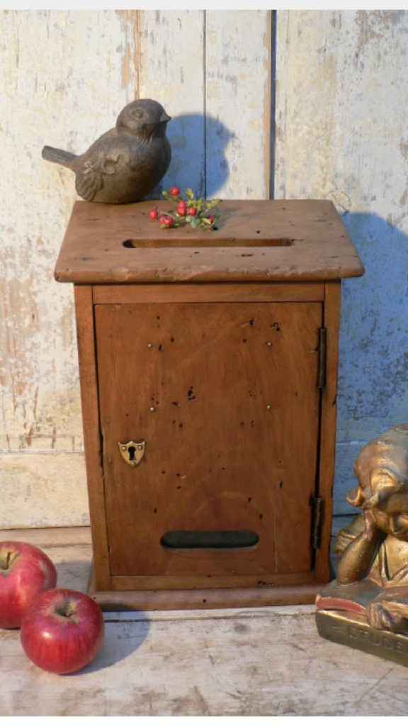  Vieille boîte aux lettres pour urne vintage - 1