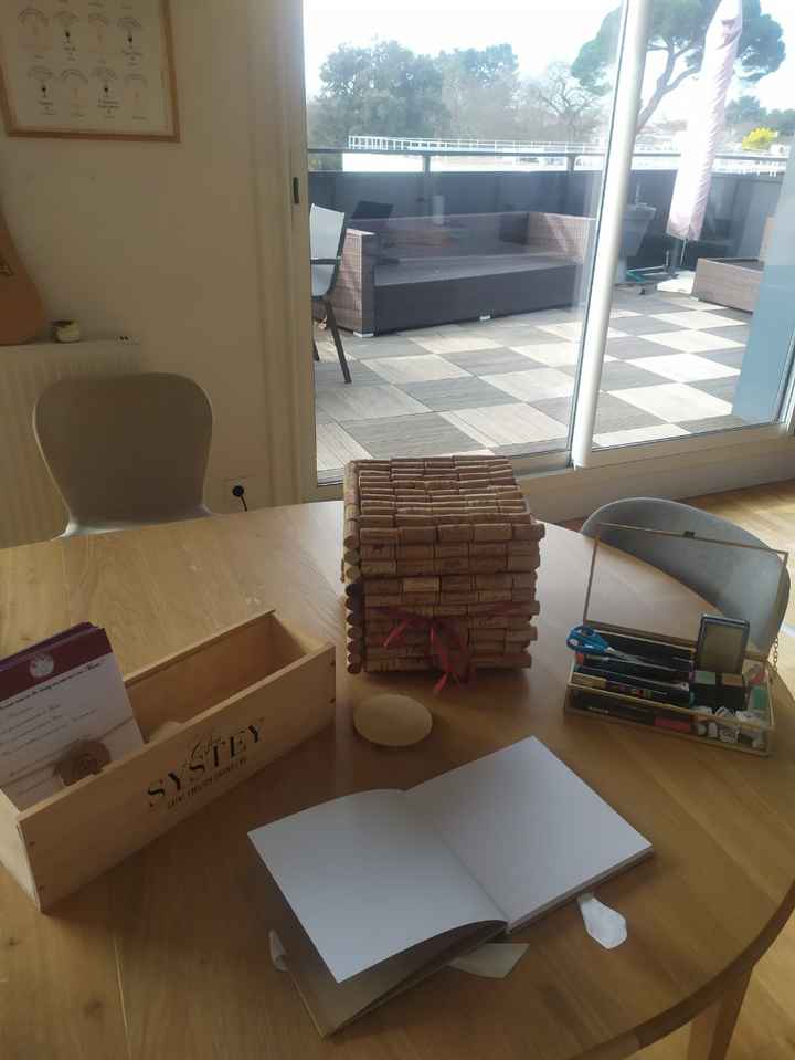 Coin livre d'or / urne - 1