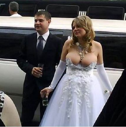 Pour rire un peu : Les pires robes de Mariées. 9