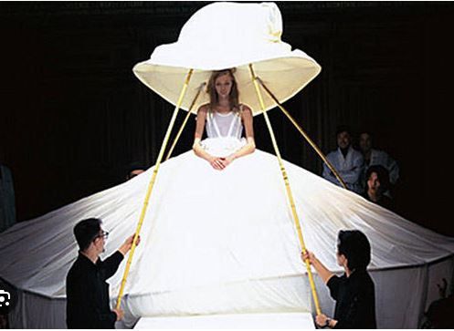 Pour rire un peu : Les pires robes de Mariées. 11