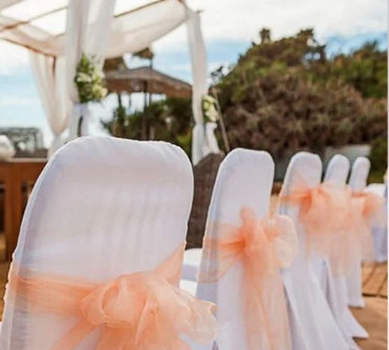 Décoration chaises plastiques 8