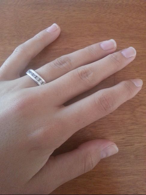 Qui porte une bague de fiançailles ? - 1