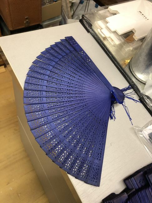 Éventail bleu Roy  ( en août il fait chaud à Toulouse 😉)