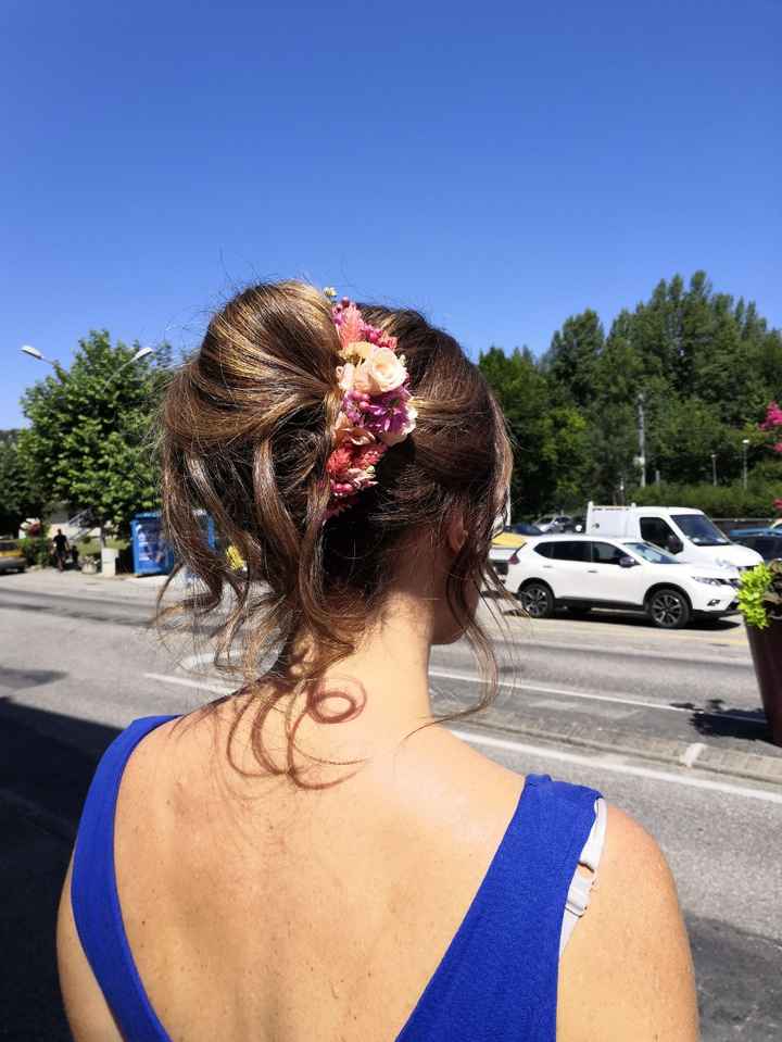 Heureuse après essai coiffure. - 1