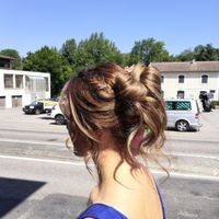 Heureuse après essai coiffure. - 2