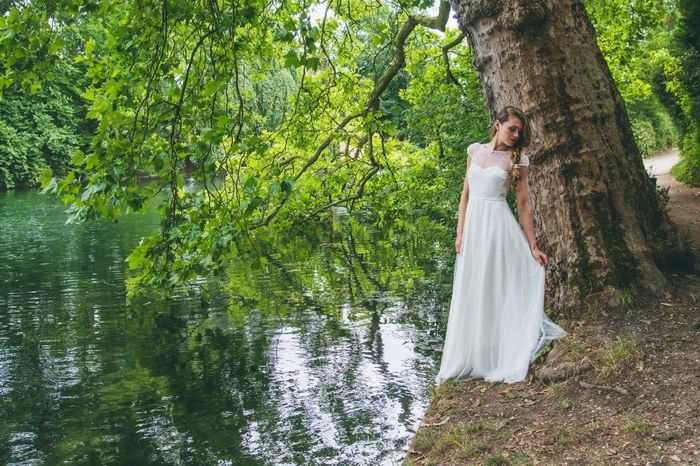 une robe en mousseline de soie et dentelle  avec un magnifique dos de danseuse en dentelle