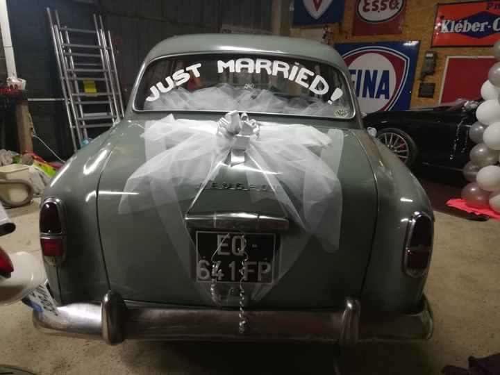 Voiture en accord avec notre thème. - 2