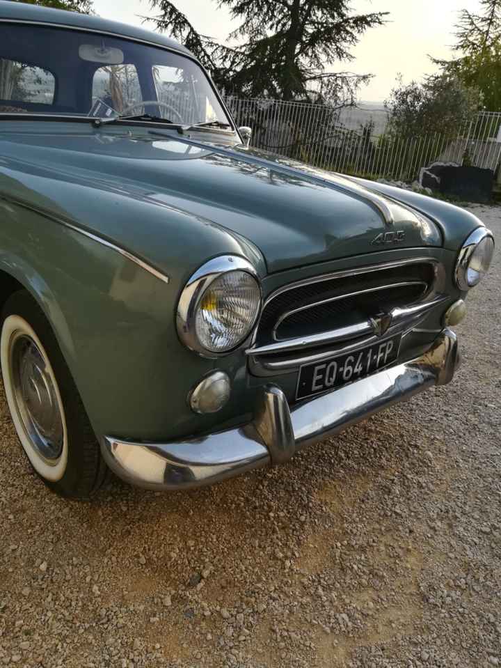 Voiture en accord avec notre thème. - 6