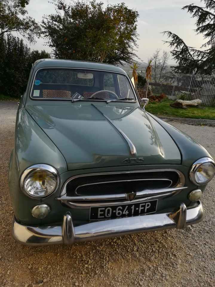 Voiture en accord avec notre thème. - 7