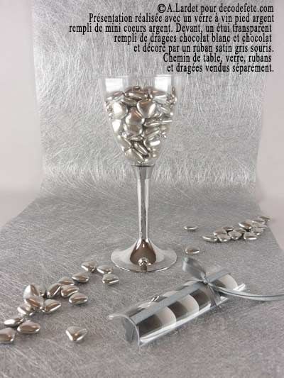 Chemin de table argenté