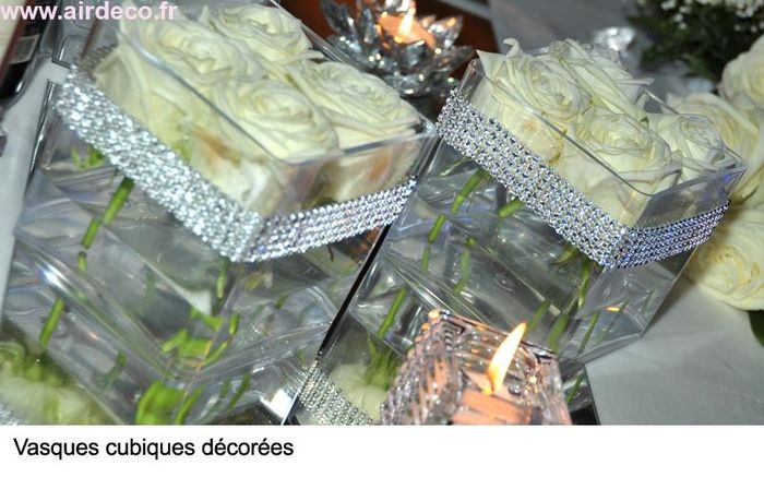 Vase carré avec strass + roses blanches