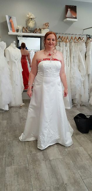 Dernier essai coiffure, maquillage, robe et bijoux - 3