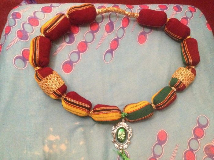 Collier en tissus traditionnel que j’ai pris