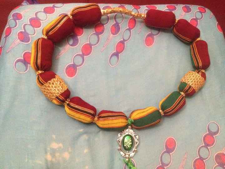 Collier en tissus traditionnel que j’ai pris