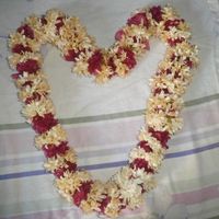 Possible collier de fleurs de jasmin et de bougainvilliers 