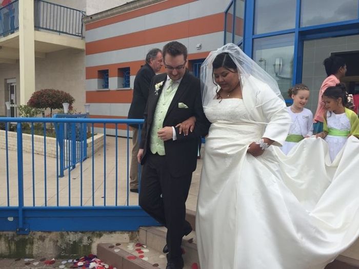 Première sortie officielle en tant que mariés à la mairie