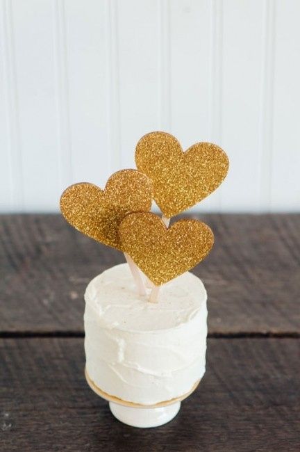Cake topper