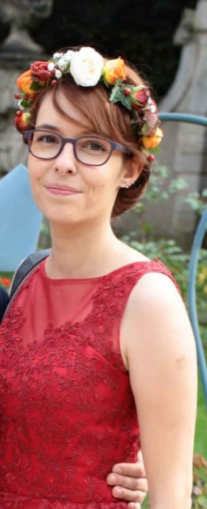Des exemples de coiffures avec couronne de fleurs? - 2