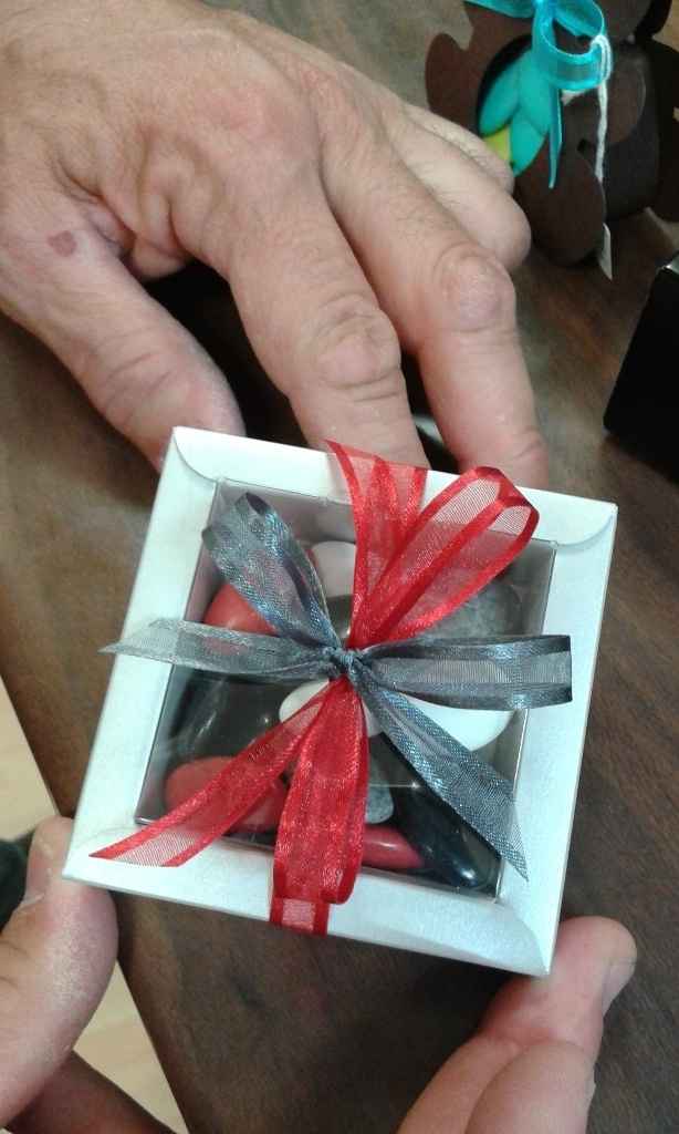 Dragées et contenant pour les adultes 