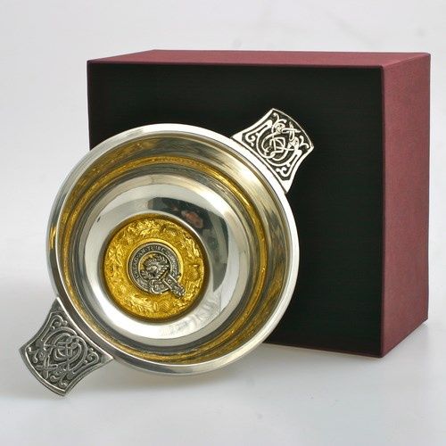 au symbole du clan des ancêtres de mon chéri, nous y boirons le whisky (tradition écossaise lors des
