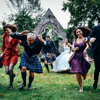 La photographe nous a demandé de charger, alors on a chargé lol