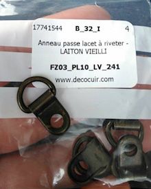 Anneau passe lacet à riveter