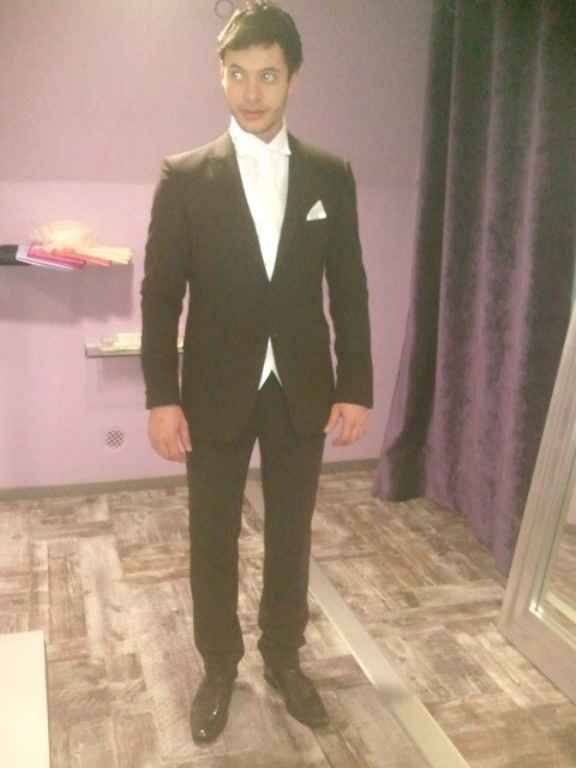 Mon homme dans son costume .......