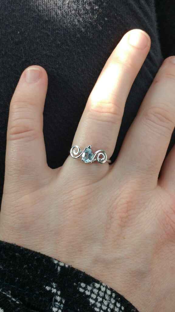 Jacques a dit : "Montre ta bague de fiançailles" ! - 1