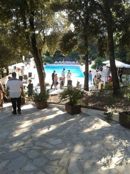 vh au bord de la piscine