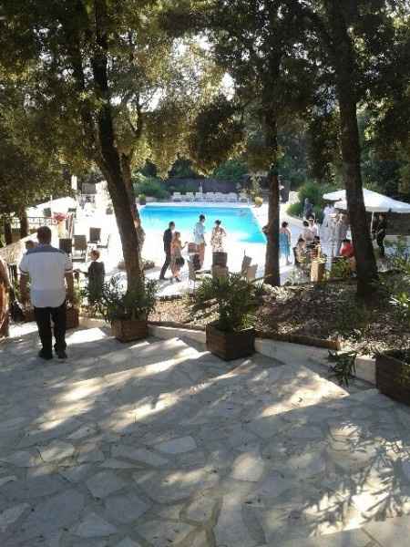 vh au bord de la piscine