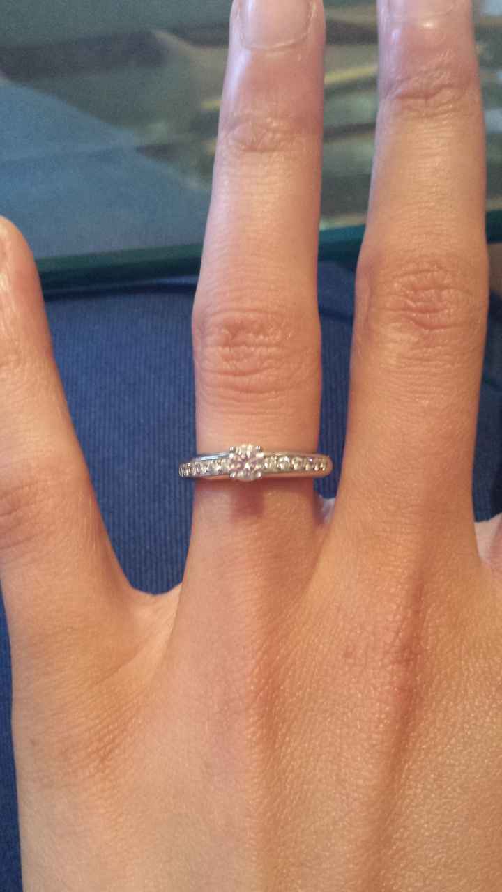 Qui porte une bague de fiançailles ? - 1