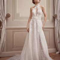 Quel coiffure serait le plus approprié pour ma robe de marié un chignon sur le cote strict et plaque